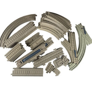 Thomas The Train Tracks 2006 Plastic Gullane Hit Toy Trackmaster Lot of 40 pcs